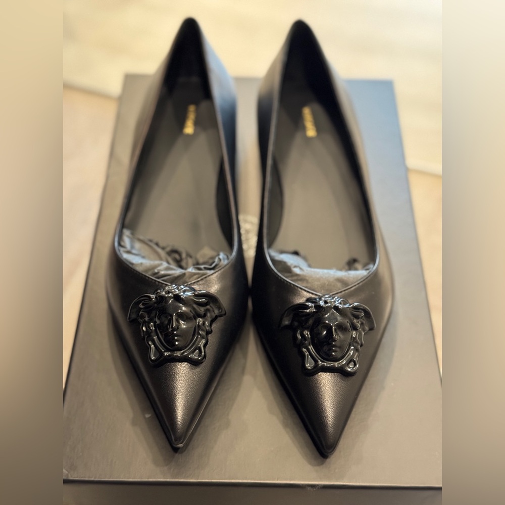 NWT VERSACE Medusa ballerina flat